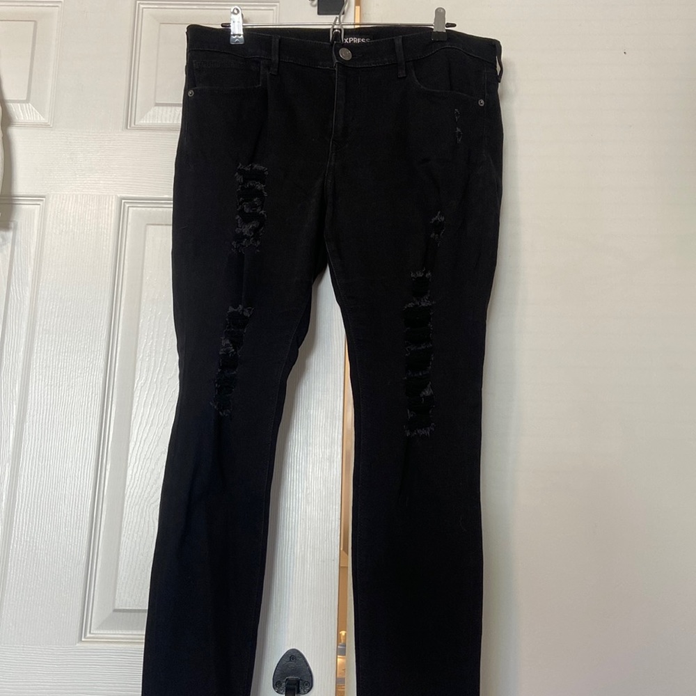 Black distressed jeggings
